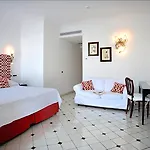 Marina Riviera Hotell 4*