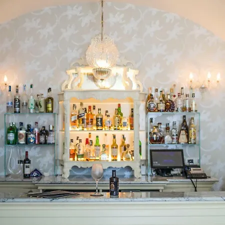 Marina Riviera Готель